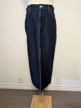 vintage 1995 Levi's Dark Wash Midi Denim Skirt